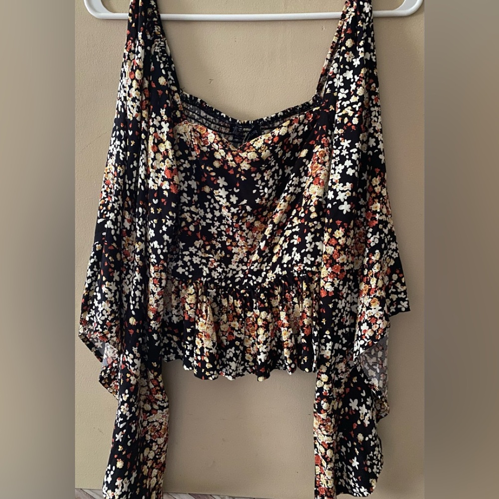 Women’s Shop Neighbor Los Angeles Rose & Remington Boho Floral Print Top - Picture 2 of 10
